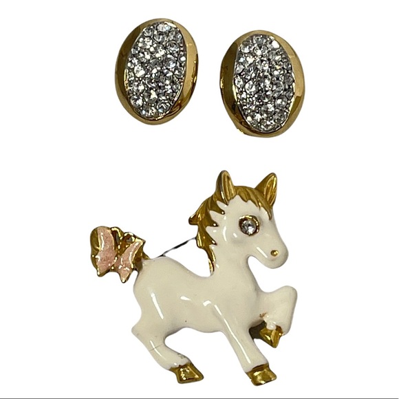 Vintage enameled horse brooch with rhinestone clipmon earrings gold finish
